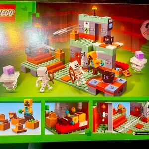 LEGO Minecraft Building Set